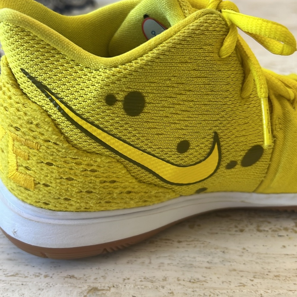Nike SpongeBob SquarePants yellow 6.5 Big Boy sneaker Kyrie - Picture 14 of 16